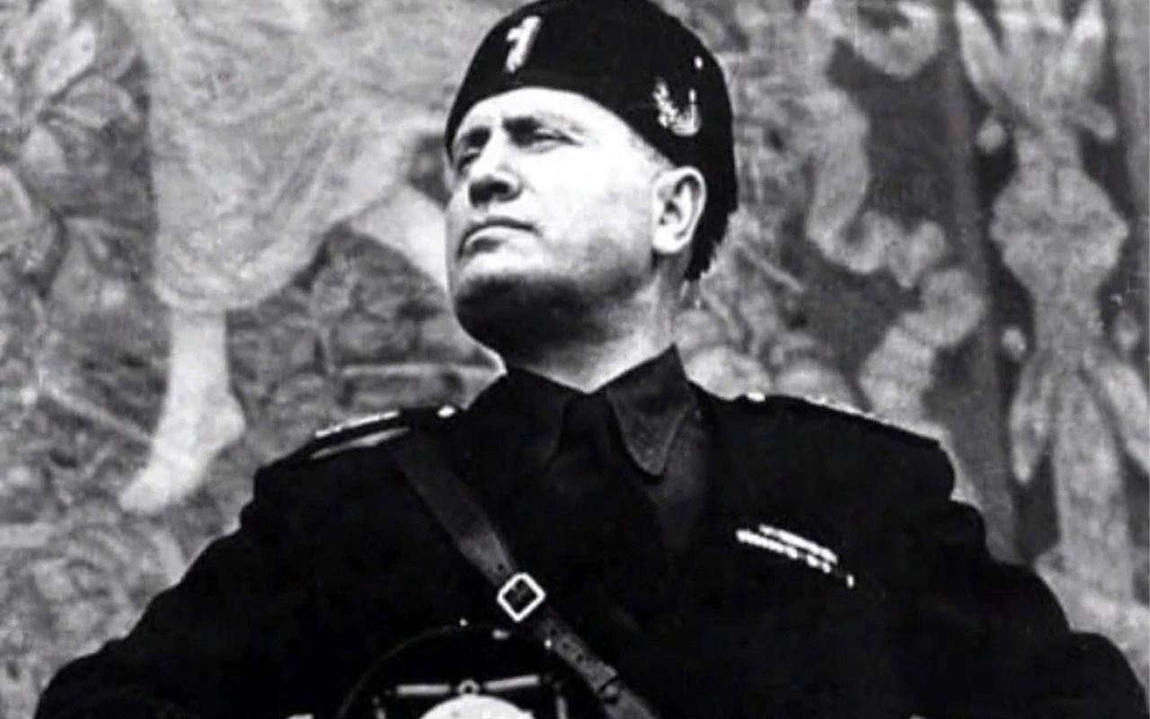 Lee más sobre el artículo Benito Mussolini, el niño mudo y violento que se convirtió en asesino